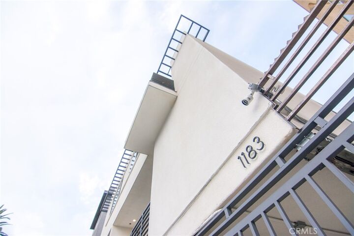 Property Photo:  1183 Crenshaw Boulevard 201  CA 90019 