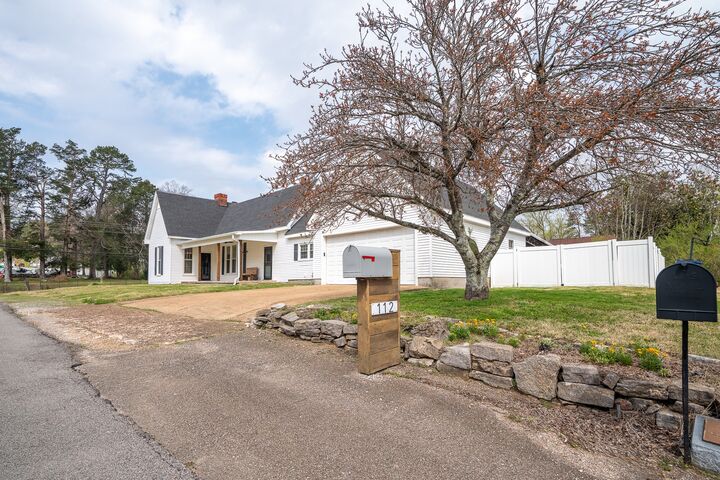 Property Photo:  112 N High St  TN 38485 
