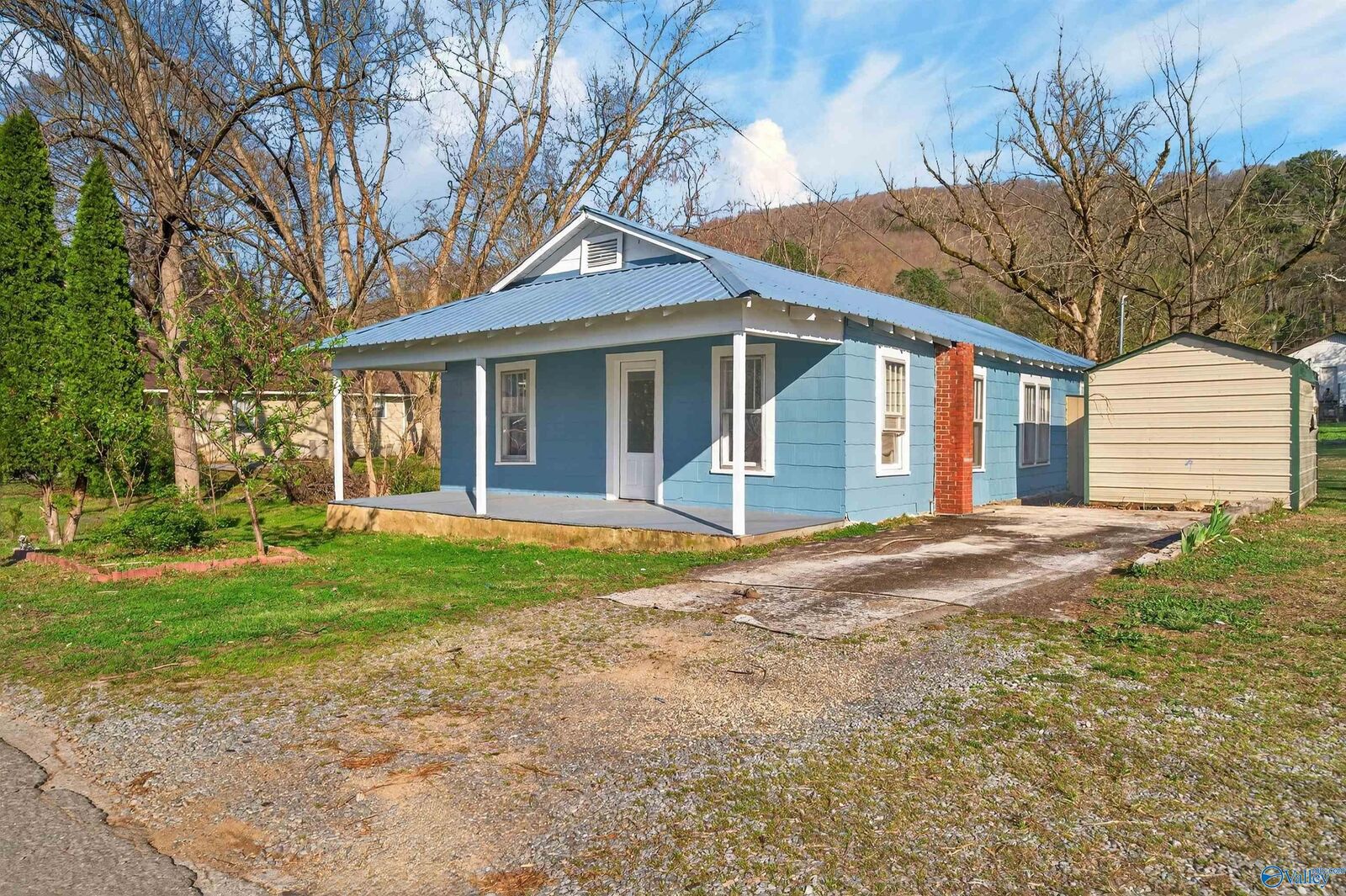 Property Photo: 809 Sanders Avenue NE AL 35967