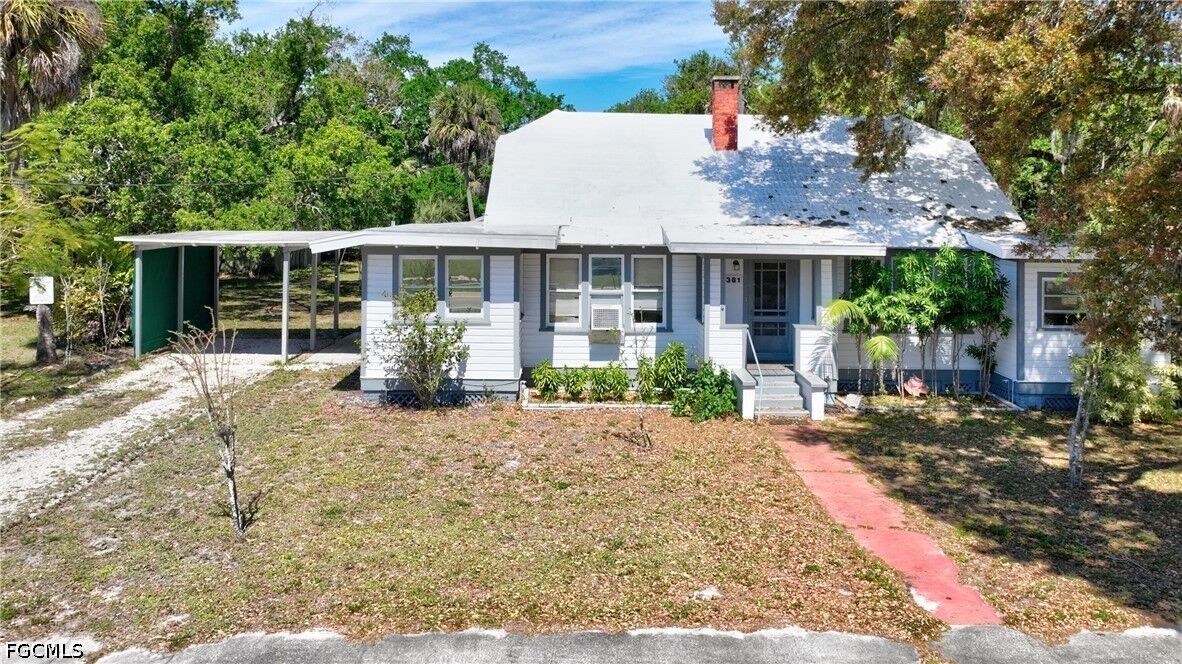 Property Photo: 3381 Edgewood Avenue FL 33916