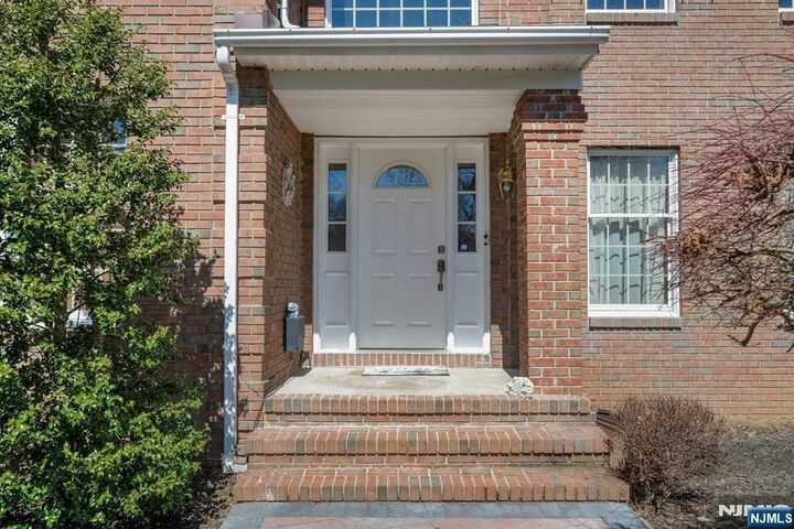 Property Photo:  5 Noble Court  NJ 07853 