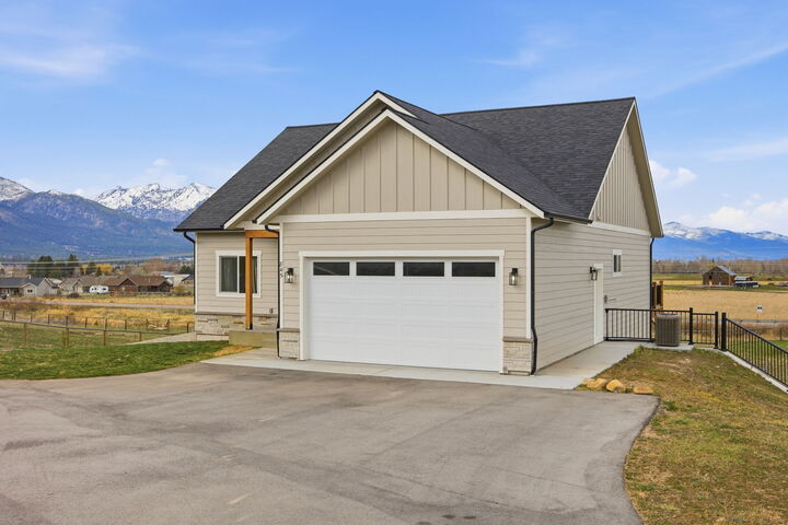 Property Photo:  845 Cochise Way  MT 59840 