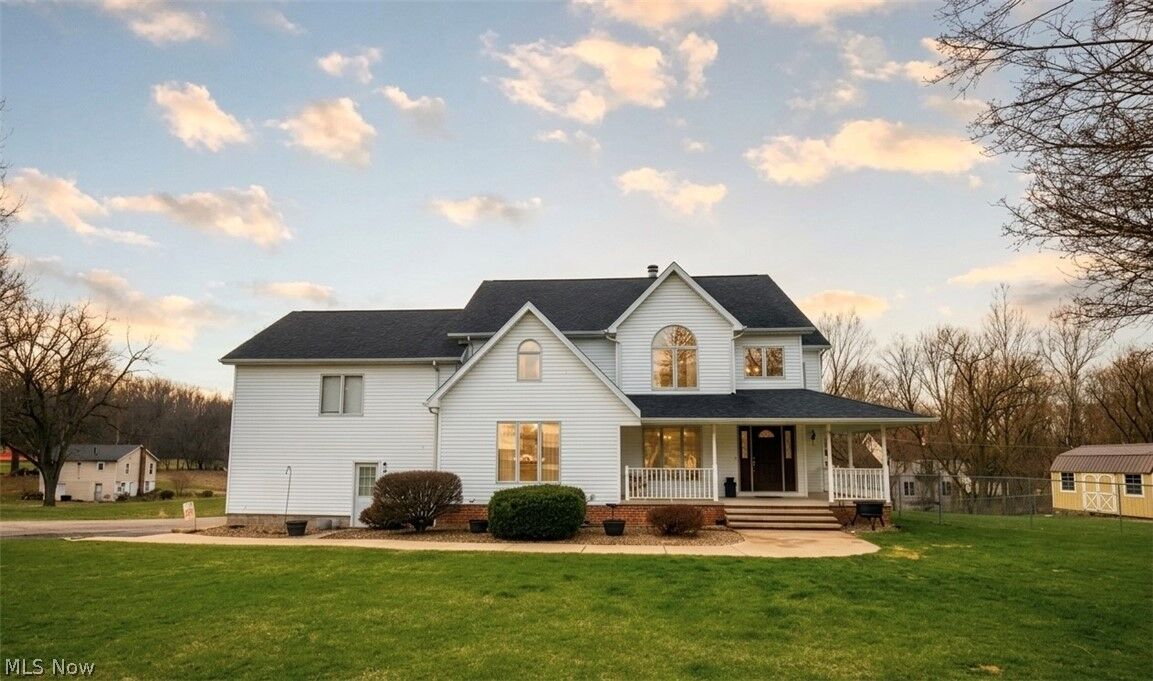 Property Photo: 9332 Howland Springs Road SE OH 44484