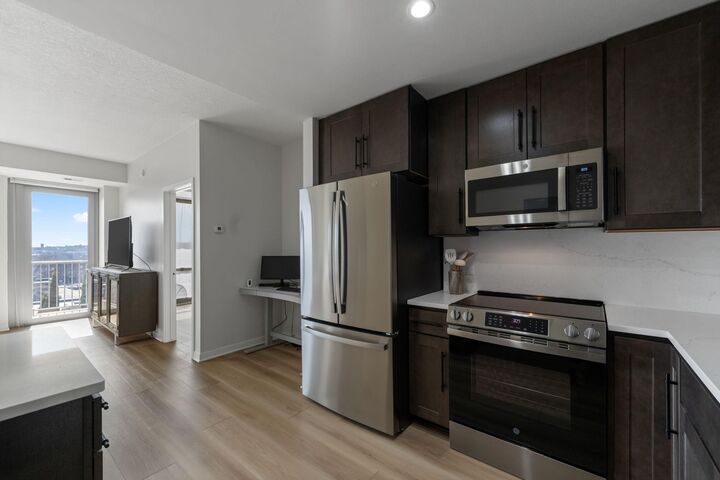 Property Photo:  929 Portland Avenue 811  MN 55404 