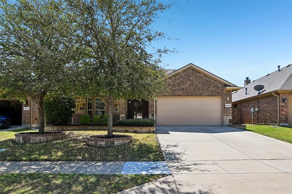 Property Photo:  2540 Grey Kingbird Trail  TX 76244 