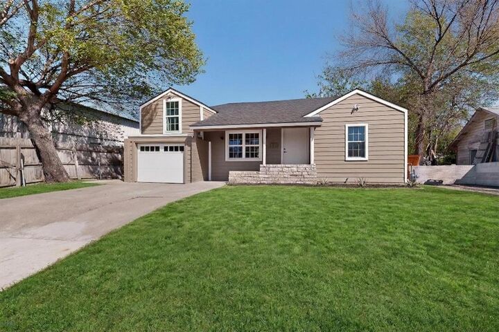 Property Photo:  102 S Tillery Avenue  TX 75211 