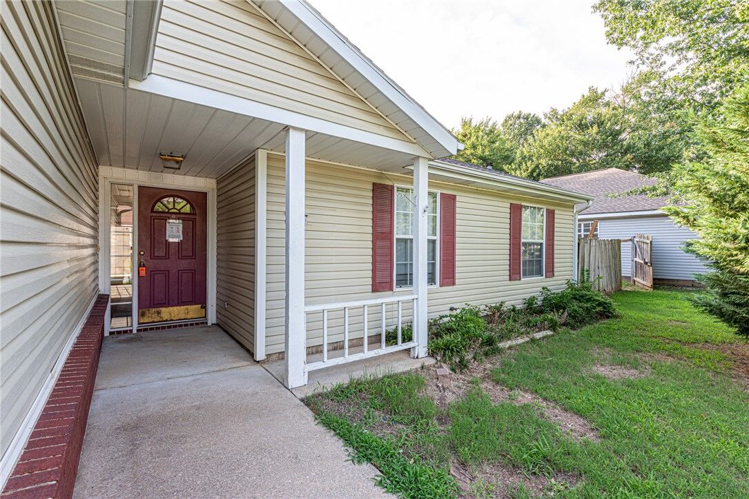 Property Photo: 1473 Greenleaf Drive AR 72704