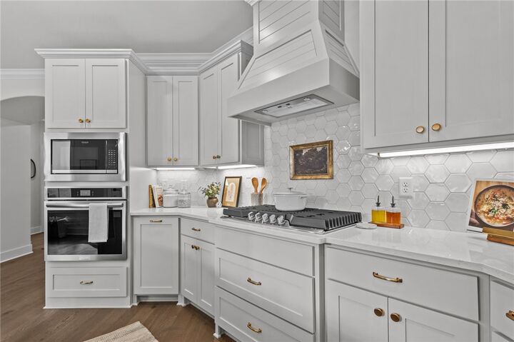 Property Photo:  4545 W Huron Loop  AR 72704 