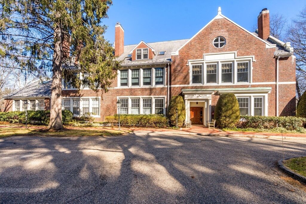 Property Photo: 63 Garden Road G2 MA 02481