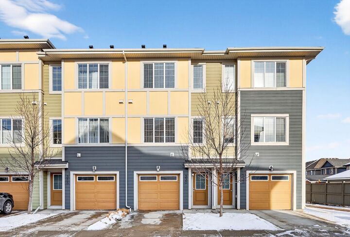 Property Photo:  330 Marquis Lane SE  AB T3M 2G6 