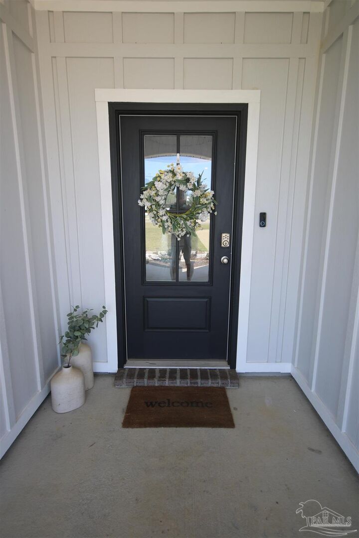 Property Photo: 2651 Ten Mile Rd FL 32571