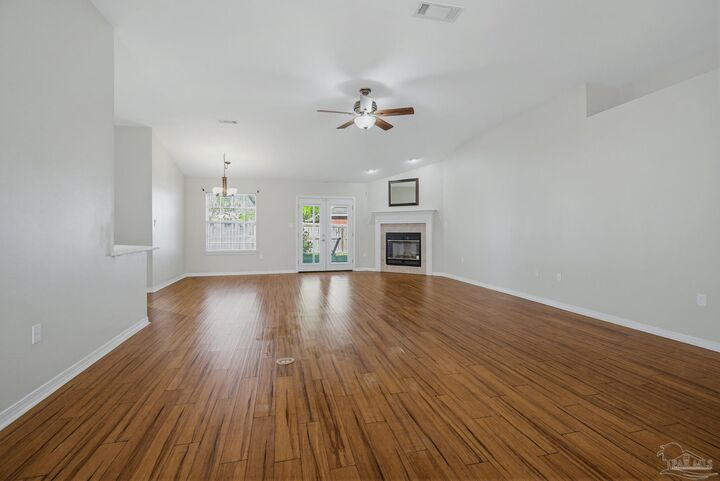 Property Photo: 10969 Country Ostrich Dr FL 32534