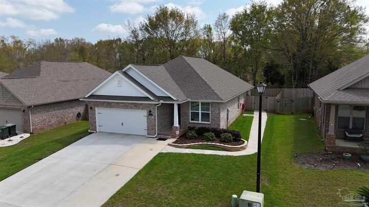 Property Photo:  437 Pemberton Ln  FL 32533 