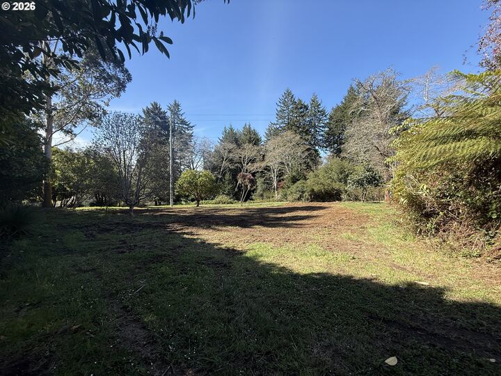 Property Photo: 1300 Hampton Rd OR 97415