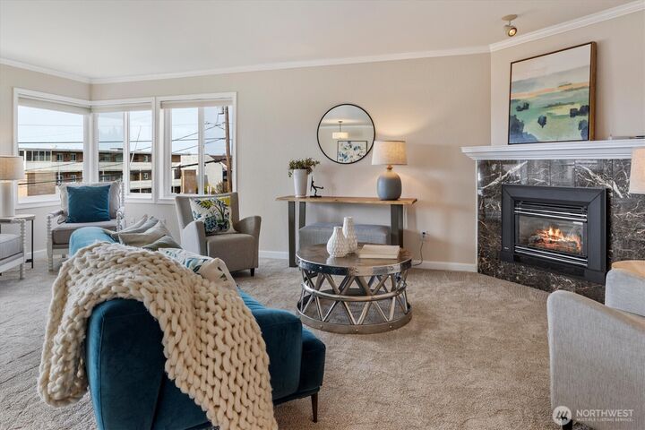 Property Photo:  317  3rd Avenue S 201  WA 98020 