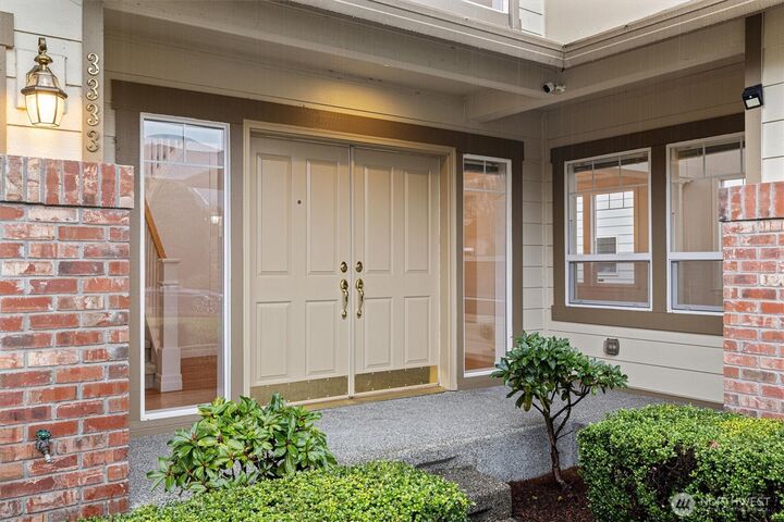 Property Photo:  3333  Lincoln Avenue NE  WA 98056 