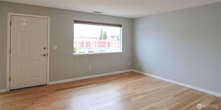 Property Photo:  100  Simon Street 17  WA 98802 