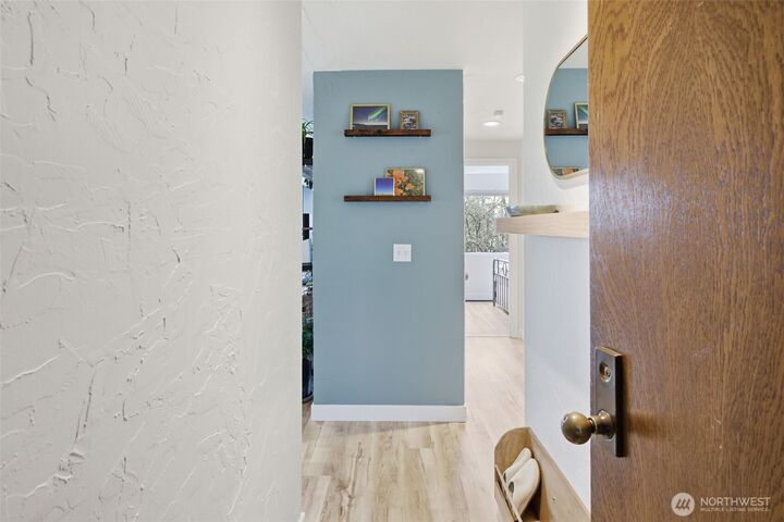 Property Photo:  5642  California Avenue SW 3  WA 98136 