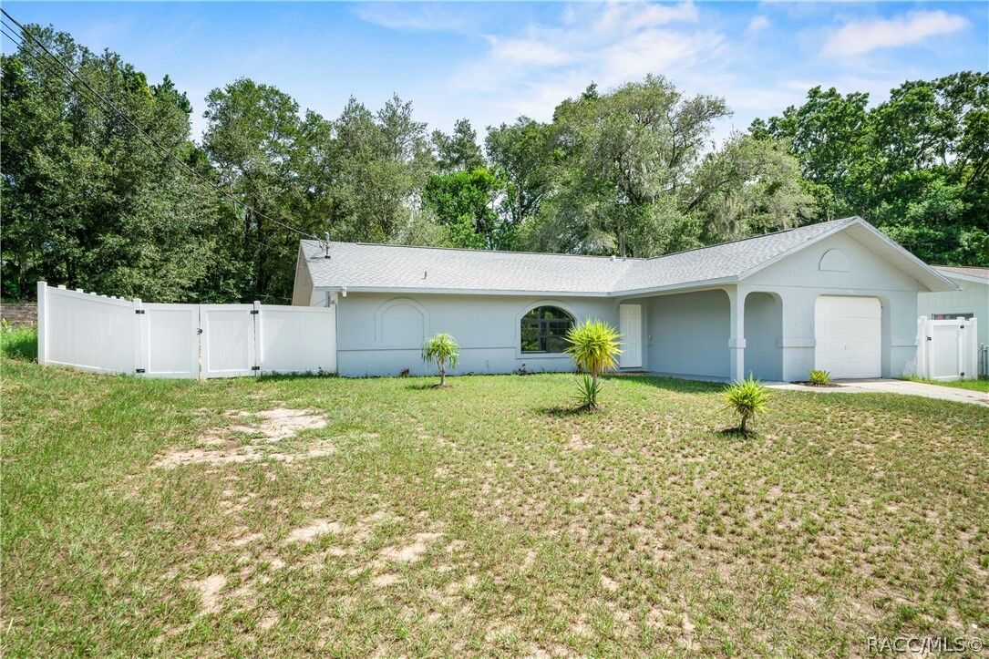 Property Photo:  920 Yale Lane  FL 34452 
