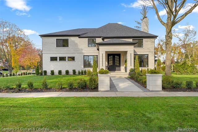 Property Photo:  2211 Golfview Drive  MI 48128 