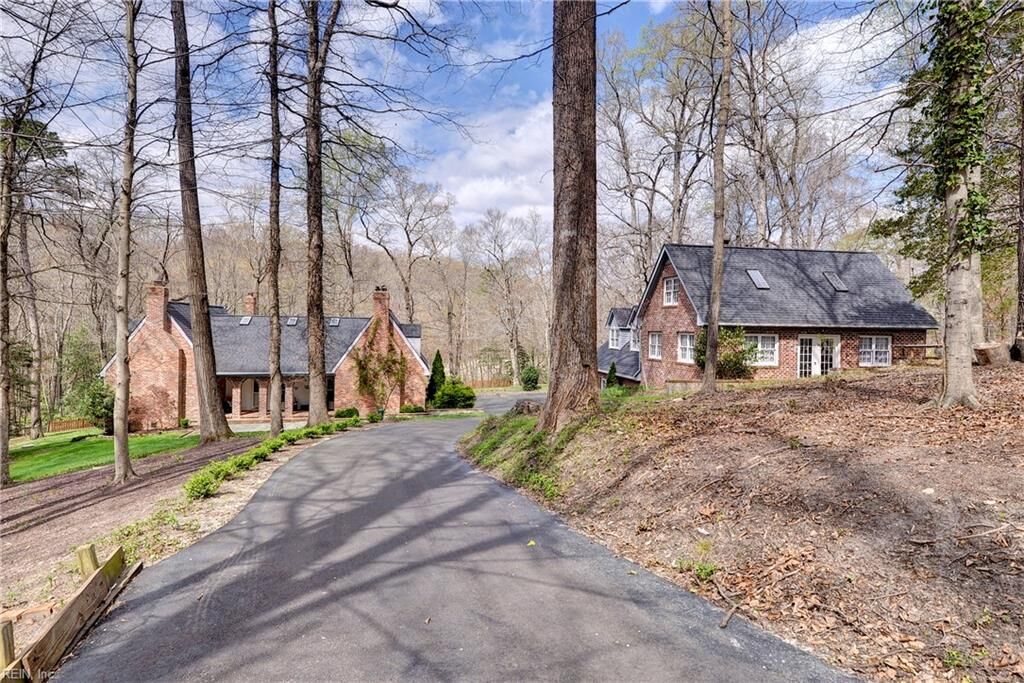 Property Photo: 132 Little John Rd VA 23185
