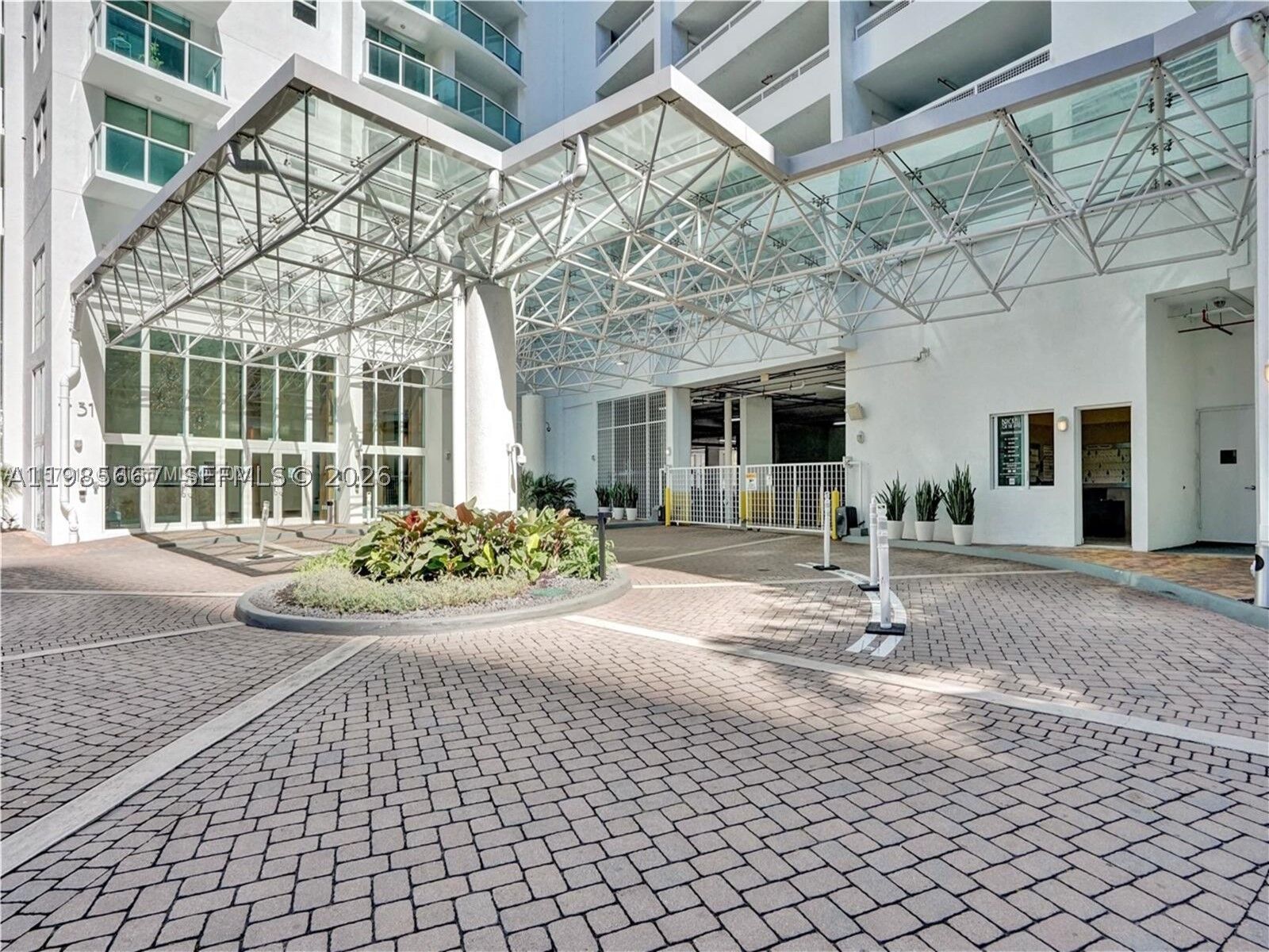 Property Photo: 31 SE 5th St 1110 FL 33131