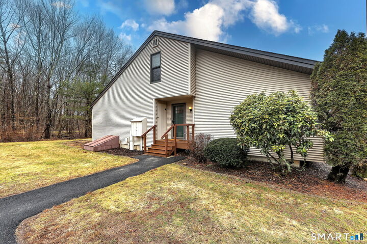 Property Photo:  55 Dowd Avenue 22  CT 06019 