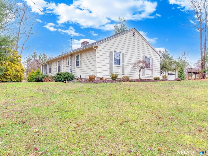 Property Photo:  19 Surrey Lane  CT 06405 