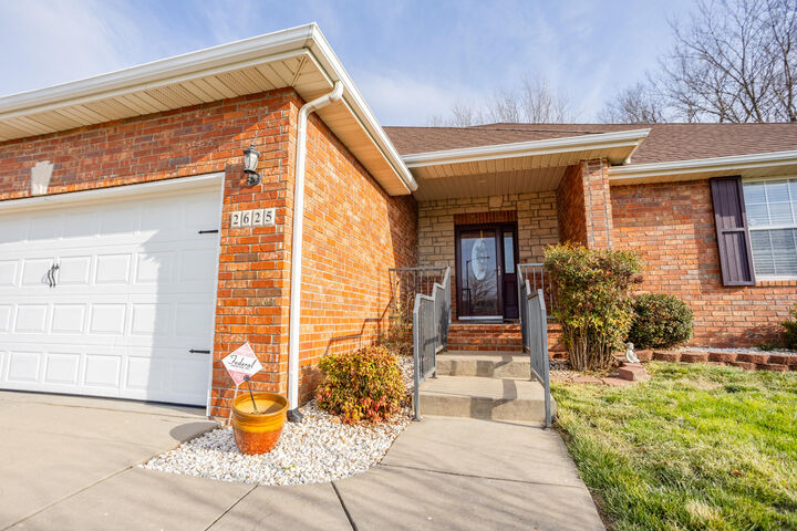 Property Photo:  2625 E Kentwood Street  MO 65738 
