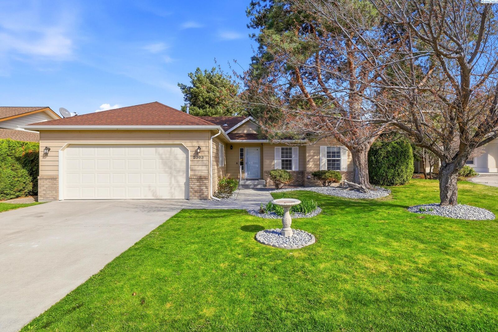 Property Photo:  2303 S Arthur Loop  WA 99338 