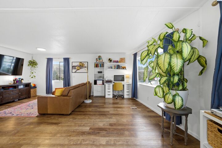 Property Photo:  512 N 61st Ave  WA 99353 