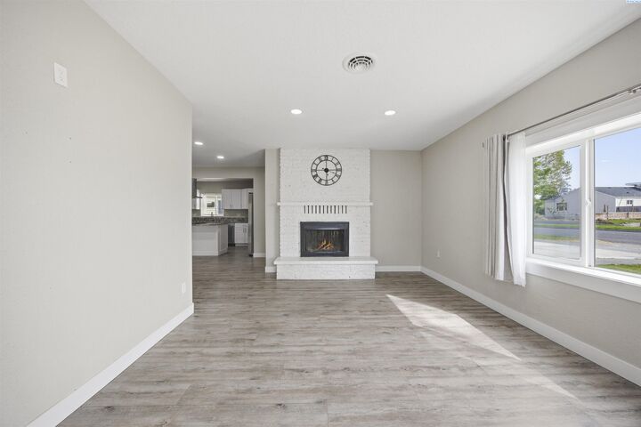 Property Photo:  308 &Amp 310 N 12th Ave  WA 99301 