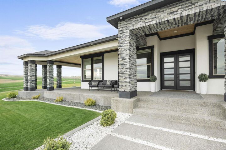 Property Photo: 33812 Cantera Street WA 99338