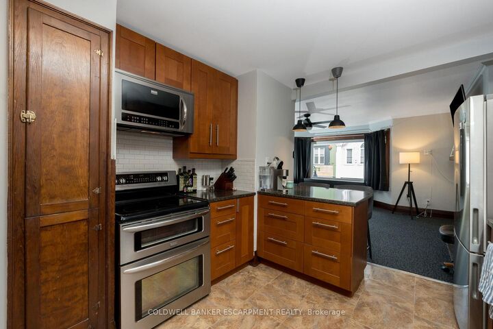 Property Photo:  20 Mill Street E A  ON L7J 1G9 