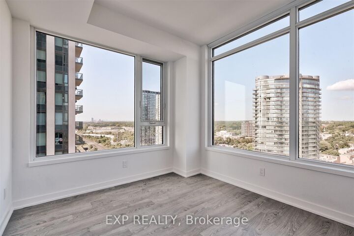 Property Photo:  1926 Lakeshore Boulevard W 2216  ON M6S 1A1 