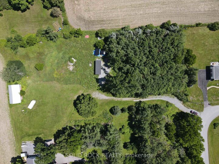 202 Highfield Crescent — photo 1