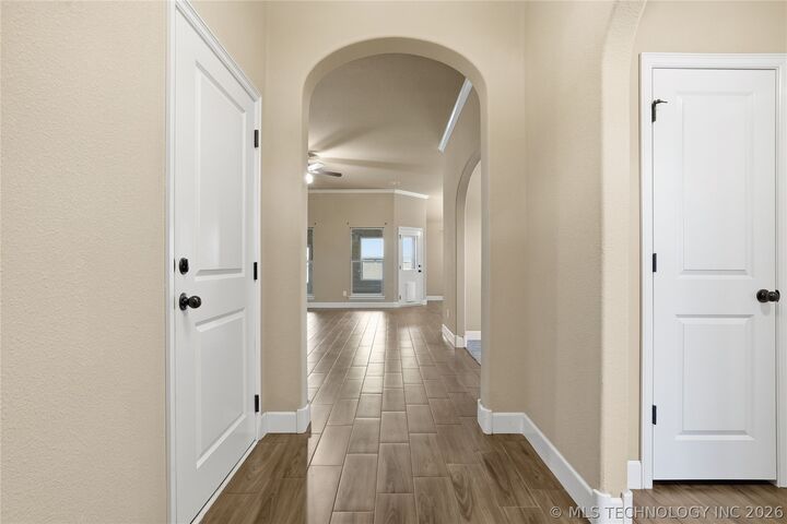 Property Photo: 9285 E 133rd Street S OK 74008