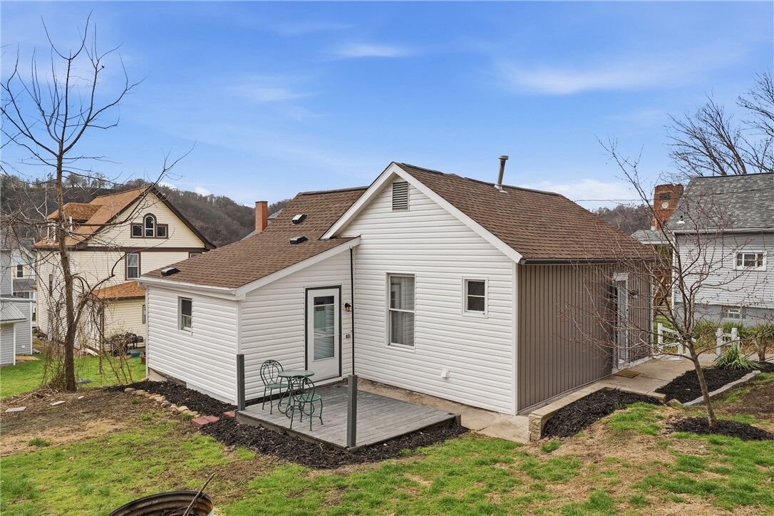 Property Photo:  618 8th Ave  PA 15066 