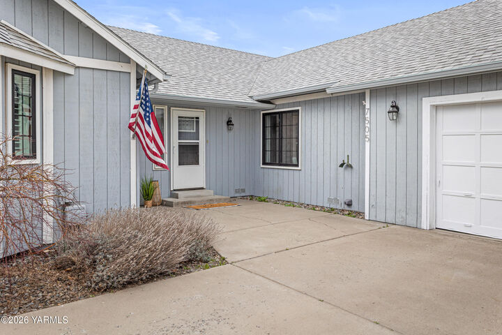 Property Photo:  7505 Olmstead Ct  WA 98908 