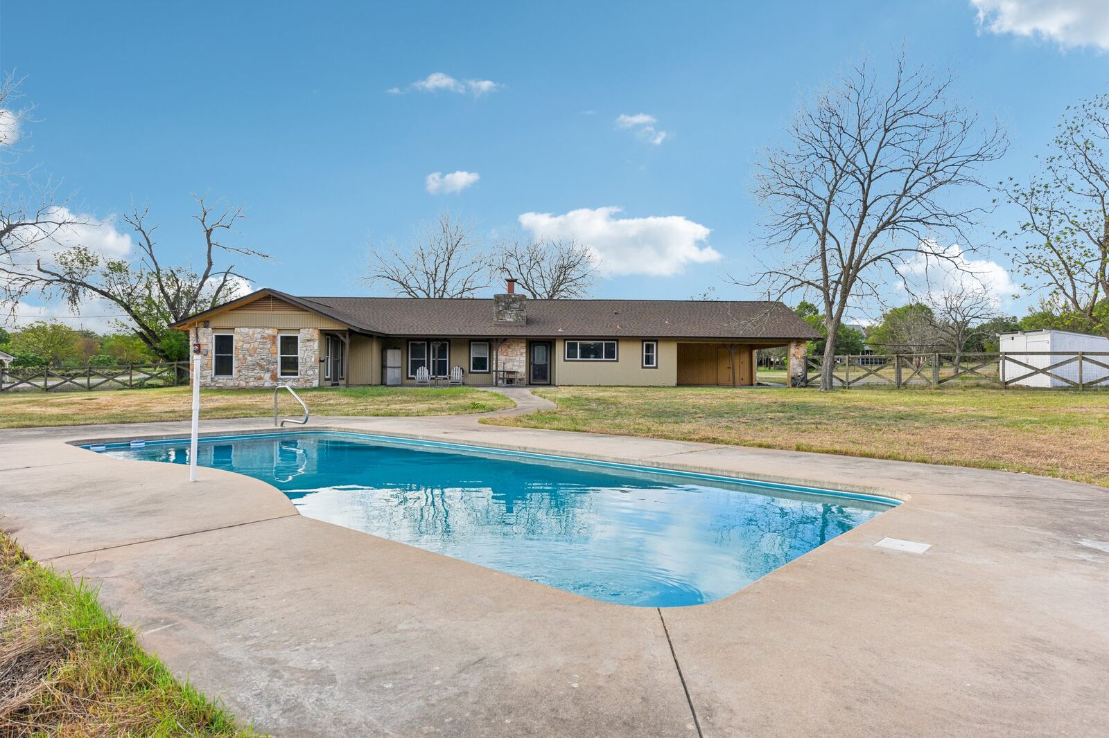 Property Photo:  504 Buckaroo Trail  TX 78610 