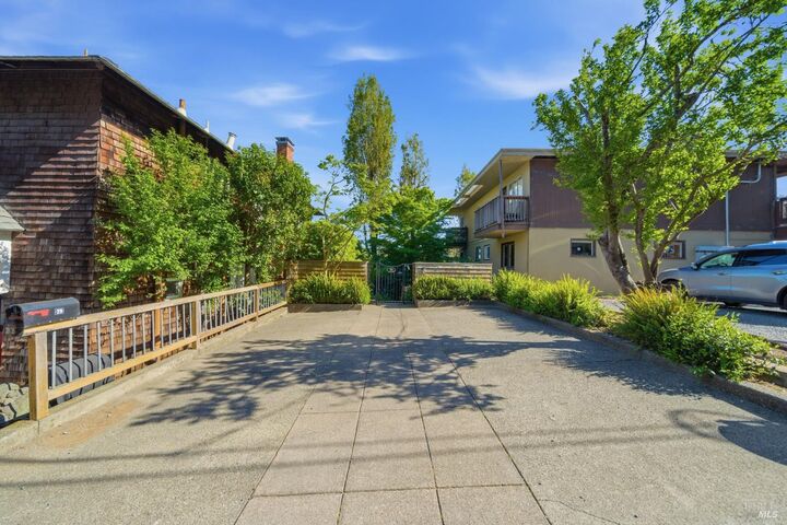 Property Photo:  29 Bayview Avenue 3  CA 94941 