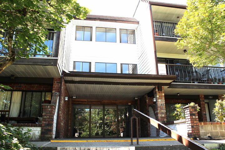 Property Photo: 7473 140 Street 208 BC V3W 6G5