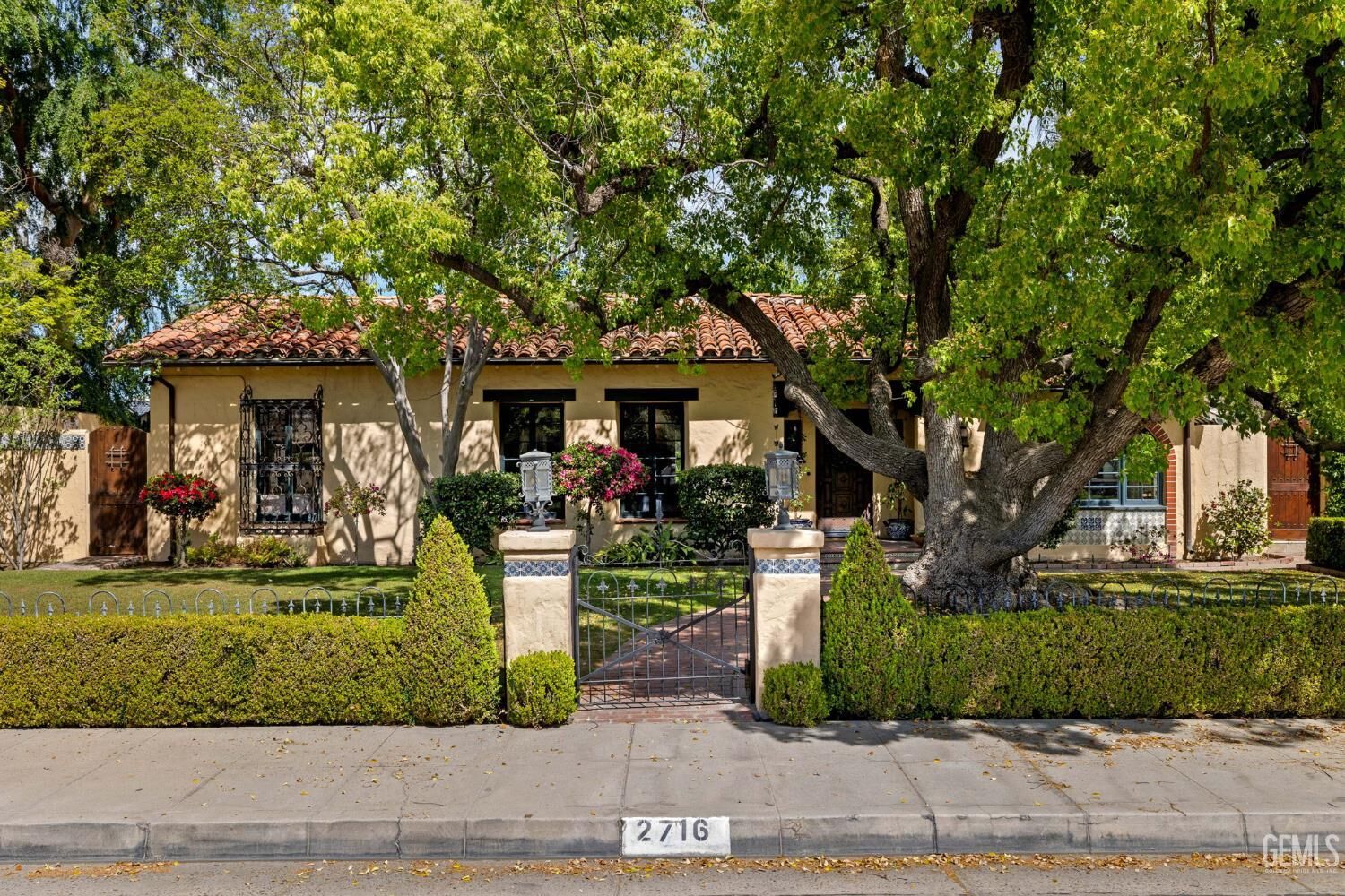 Property Photo:  2716 21st Street  CA 93301 