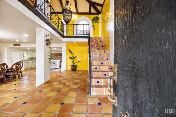 Property Photo:  552 Pepper Drive  CA 93307 