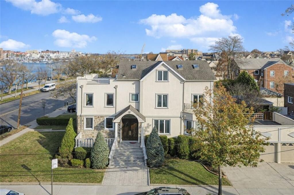 Property Photo:  105 Kensington Street  NY 11235 