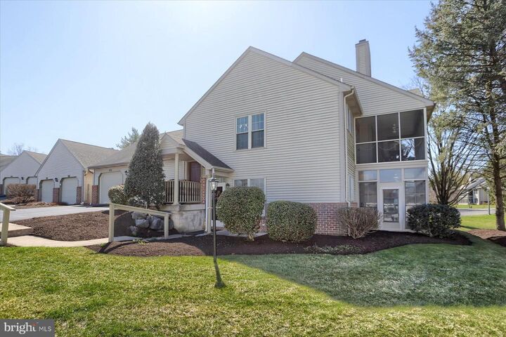 Property Photo:  19 Sterling Court  PA 17033 