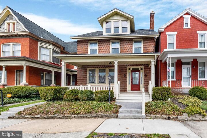 Property Photo:  42 Market Square  PA 17545 