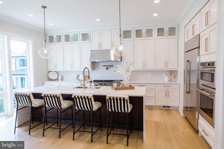 Property Photo: 408 SE Fellini Court VA 22180
