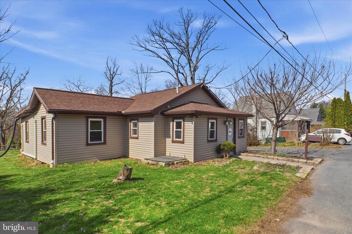 Property Photo:  831 Sylvan Lane  PA 17042 