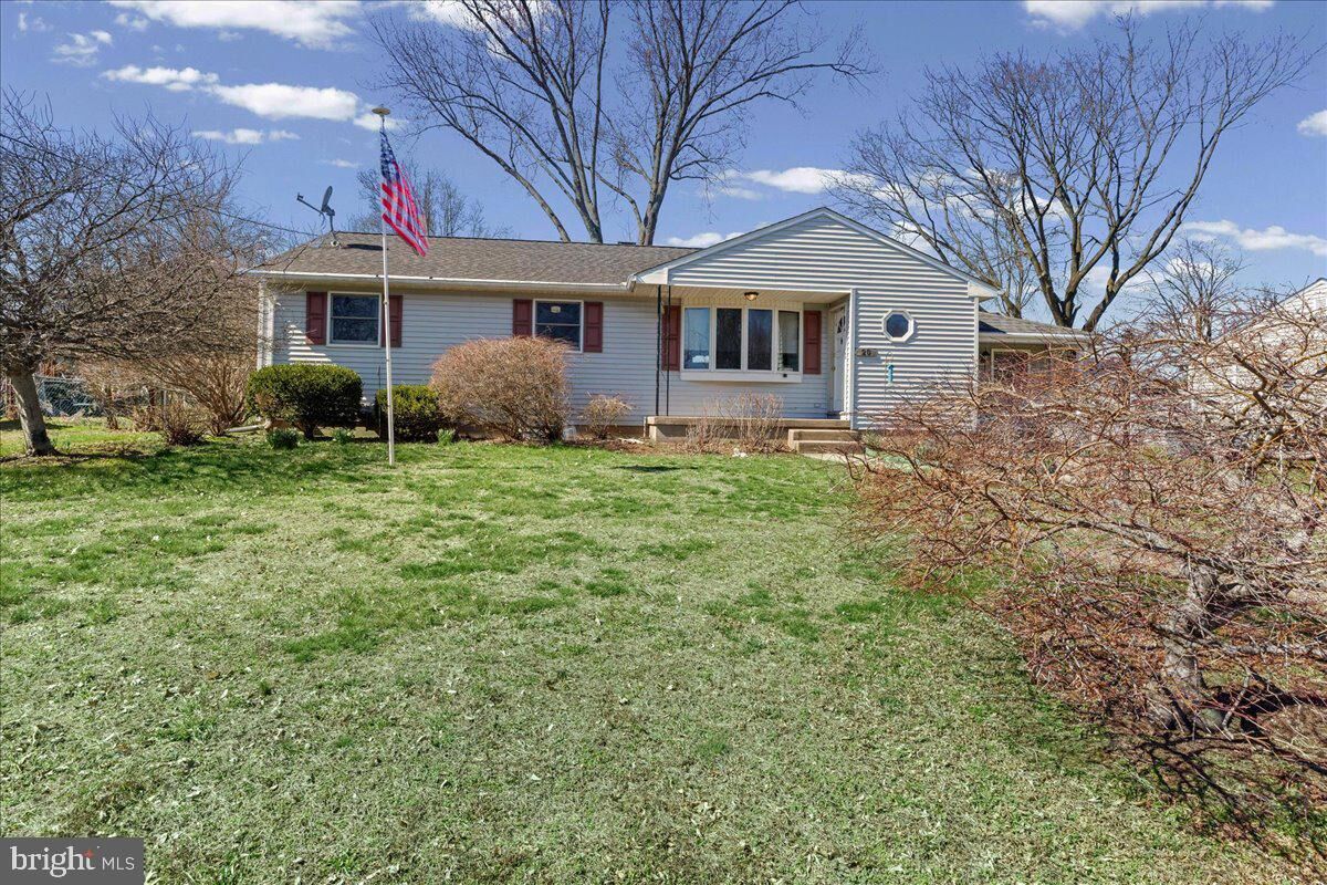Property Photo:  20 Running Brook Road  NJ 08638 